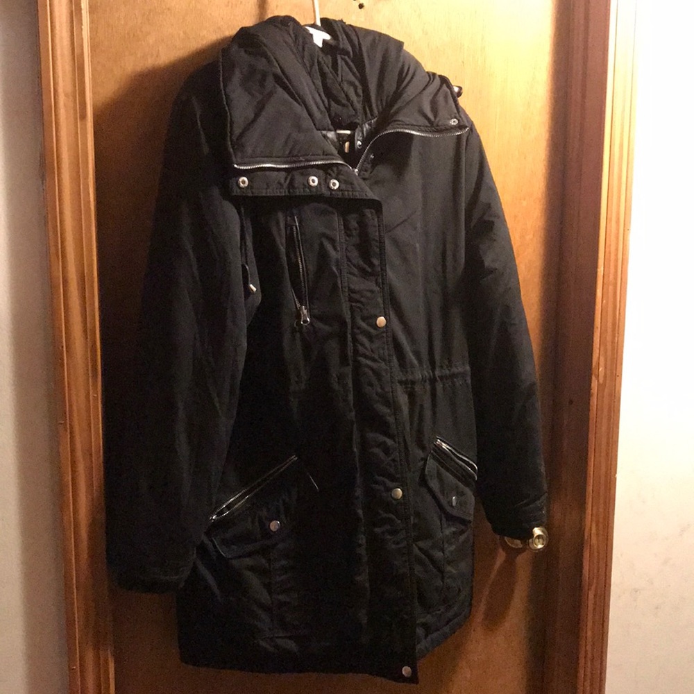 Black jacket,warm and had a lot of pockets.